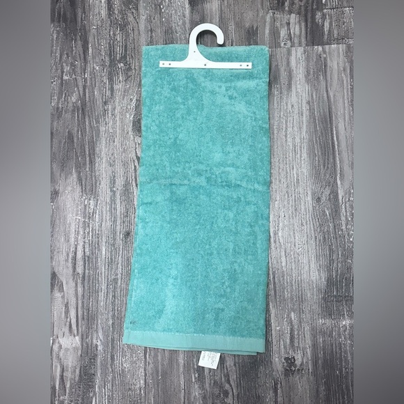 Vintage Velour Embroidered 1 Bath 2 Fingertip Hand Towels NEW - Picture 2 of 4